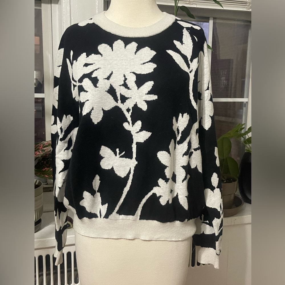 Black & White Floral Crewneck Sweater - Women